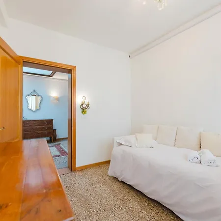 Sagredo House - Penthouse With Terrace & San Marco View * Venice